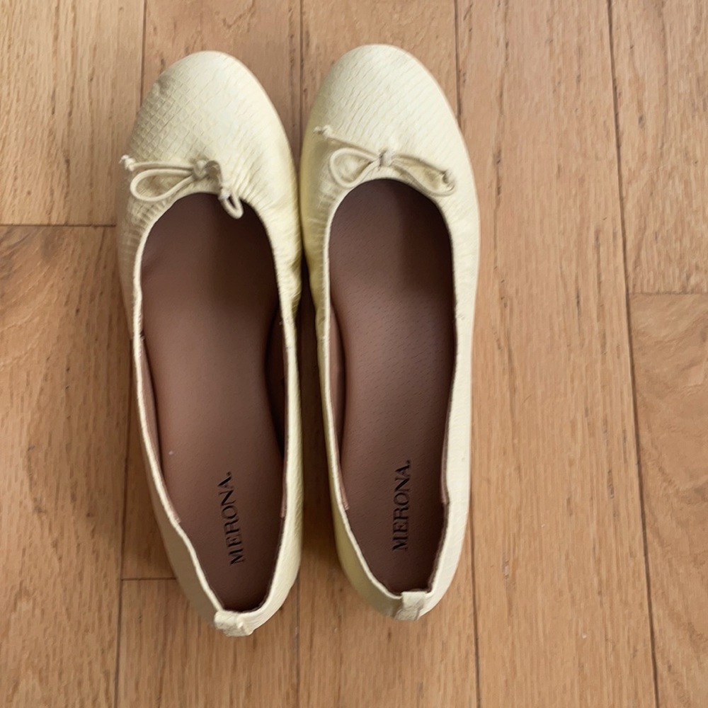 Ballet flats in soft yellow